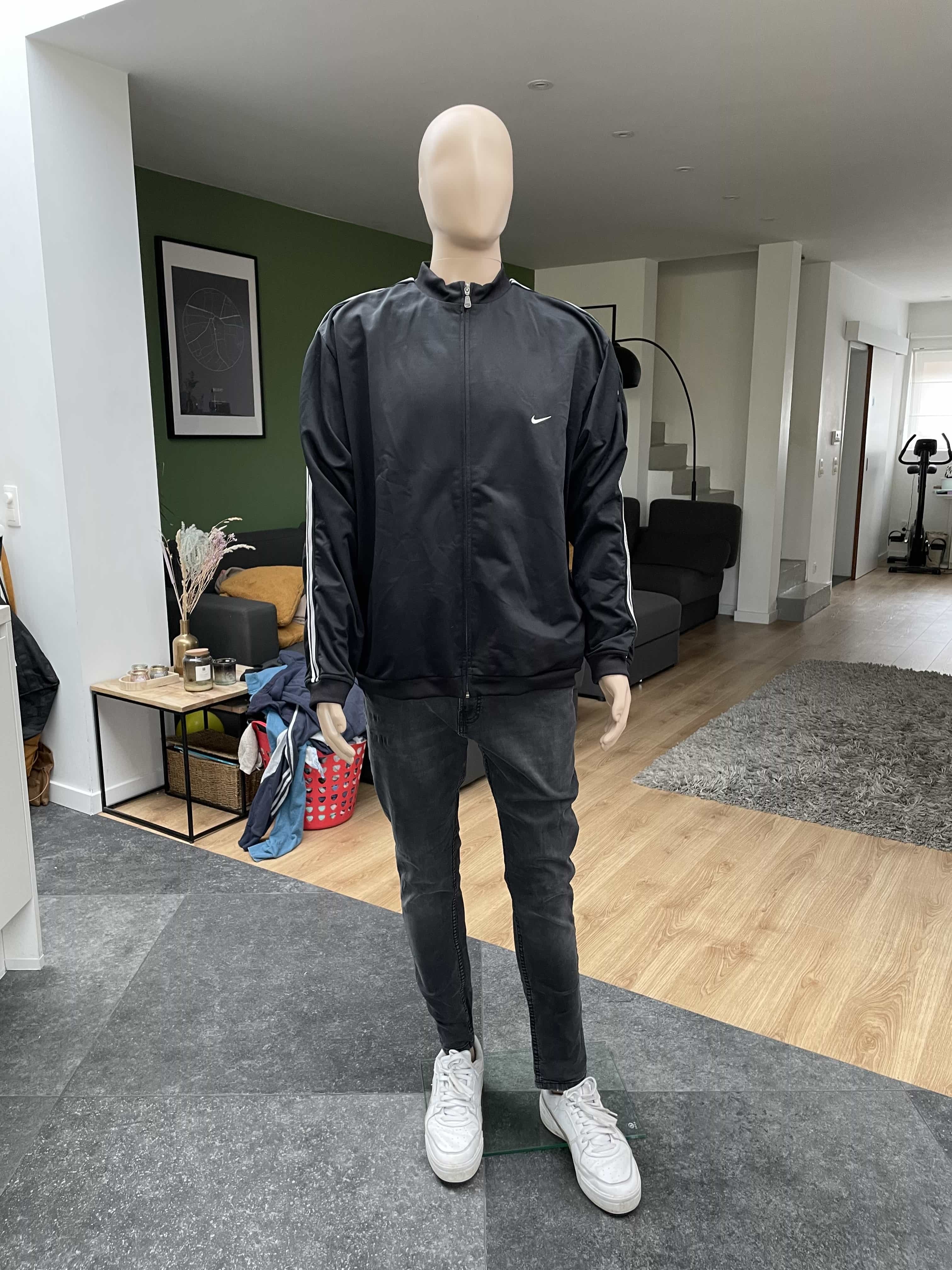 <i class="fa fa-forward" aria-hidden="true"></i>